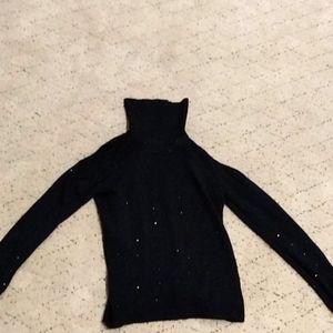 Jennifer Lopez cold shoulder turtleneck